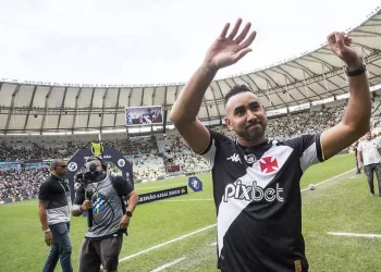 Aumento de receitas e exposição da marca: veja como foi o primeiro mês de Payet no Vasco