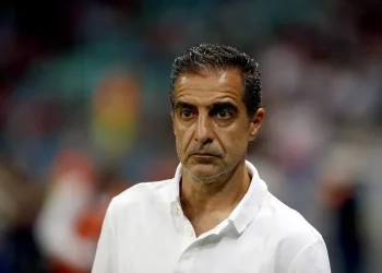 Concorrente do Vasco no Brasileirão troca de técnico