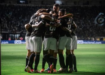 Confira capas dos jornais após Vasco 5 x 1 Coritiba