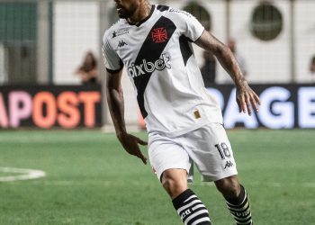 Destaque do Vasco surpreende ao jogar contra o América-MG com empecilho