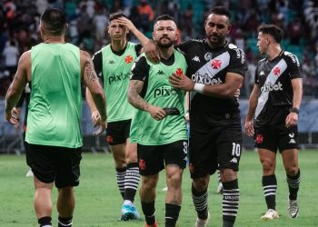 Vasco: Payet e Rossi estão treinando na folga para recuperar o ritmo