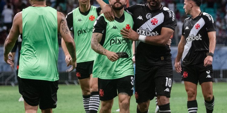 Vasco: Payet e Rossi estão treinando na folga para recuperar o ritmo