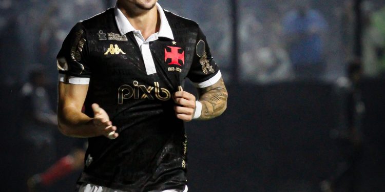 Gabriel Pec faz ótima temporada no Vasco e times da Europa abrem o olho