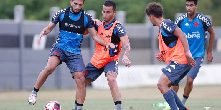 Vasco x Coritiba marcará encontro de ex-jogadores do Cruzmaltino