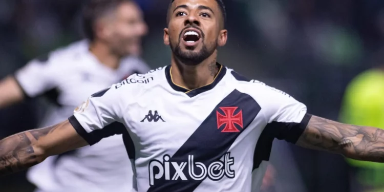 Paulinho supera barreiras e se torna peça-chave no Vasco