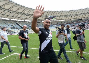 Payet é o primeiro francês: veja lista de jogadores europeus que vestiram a camisa do Vasco