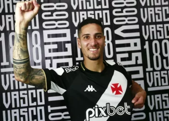 Praxedes volta a se destacar no Vasco e ganha confiança de Ramón Díaz