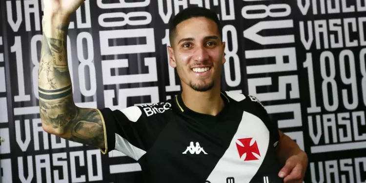 Praxedes volta a se destacar no Vasco e ganha confiança de Ramón Díaz