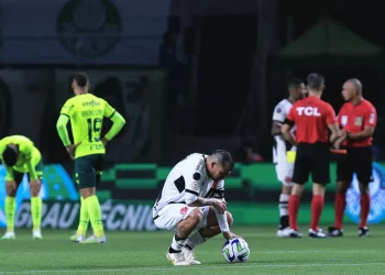 Roteiro vem sendo comum nos jogos do Vasco dentro do Campeonato Brasileiro, independente de treinador que esteja no comando