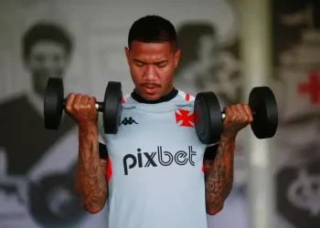 Vasco deve renovar com Zé Gabriel; veja tempo de contrato
