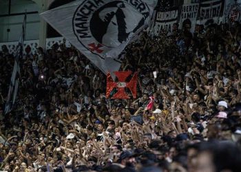 Saiba quem é o argentino que reage às festas da torcida do Vasco e à história do clube