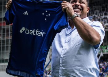 Cruzeiro contrata ex-Vasco e tenta sair da confusão no Brasileirão