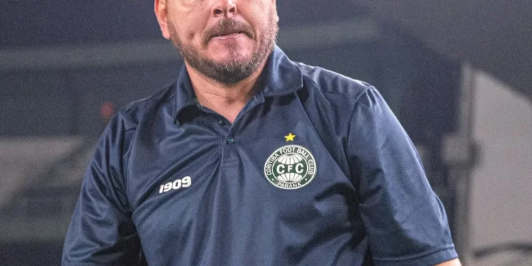 Coritiba tem desfalque de última hora para jogo contra o Vasco
