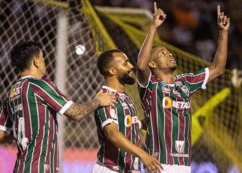 Fluminense ajuda o Vasco com vitória contra o Goiás