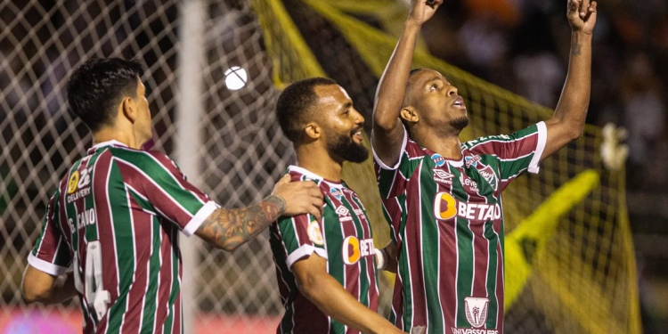 Fluminense ajuda o Vasco com vitória contra o Goiás
