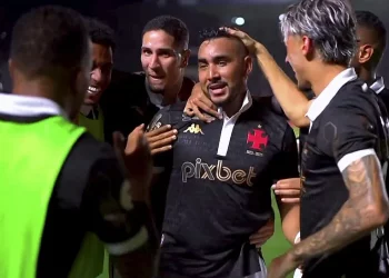 Vasco: Payet é o primeiro francês a balançar as redes no Campeonato Brasileiro.