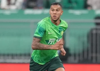 Jogador de 34 anos, que sofreu grave lesão quando atuava na China, está em processo de recuperação no Vasco