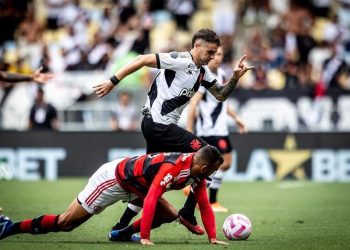 Vegetti lamenta derrota do Vasco e ironiza rivais: "No bolso de quem?"