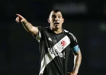 Vasco ganha reforço de Medel contra o Flamengo