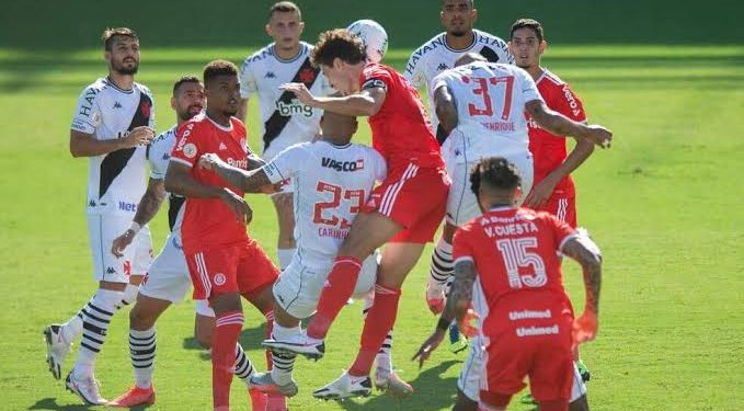 Vasco: último jogo contra o Internacional em São Januário causou muita polêmica; relembre