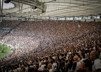 URGENTE! Vasco quer mandar jogos contra Botafogo e Corinthians no Maracanã