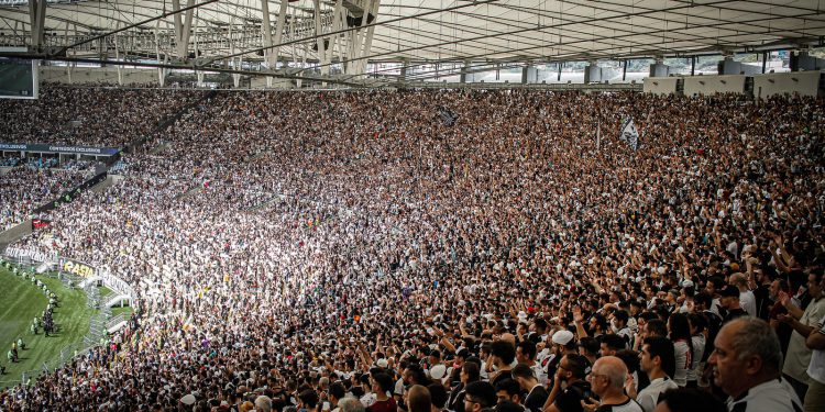 URGENTE! Vasco quer mandar jogos contra Botafogo e Corinthians no Maracanã