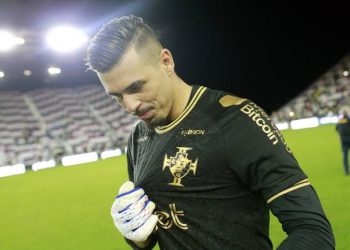 Atitude do Vasco pode mudar futuro de Ivan, goleiro reserva de Léo Jardim