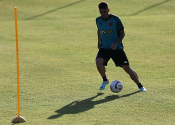 Vasco aguarda o cumprimento das metas de Palacios para finalizar sua transferência