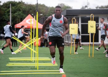 Com algumas ausências, Vasco começa preparação para jogo contra o Fortaleza