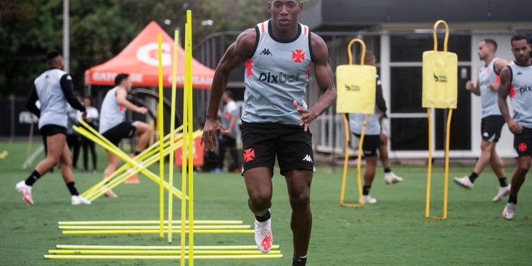 Com algumas ausências, Vasco começa preparação para jogo contra o Fortaleza