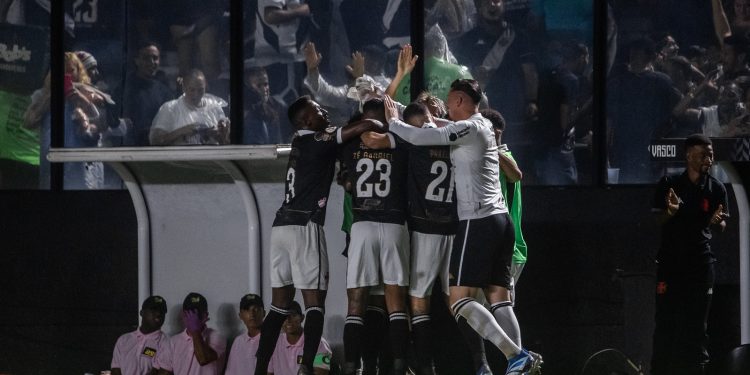 Entre os times que lutam na parte de baixo, Vasco tem a melhor campanha nas últimas 12 rodadas