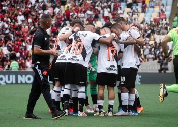 Vasco x Internacional: Veja desfalques e pendurados