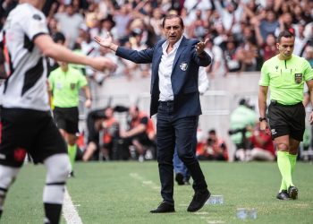 Jogador importante para o Vasco não deverá entrar em campo contra o Internacional