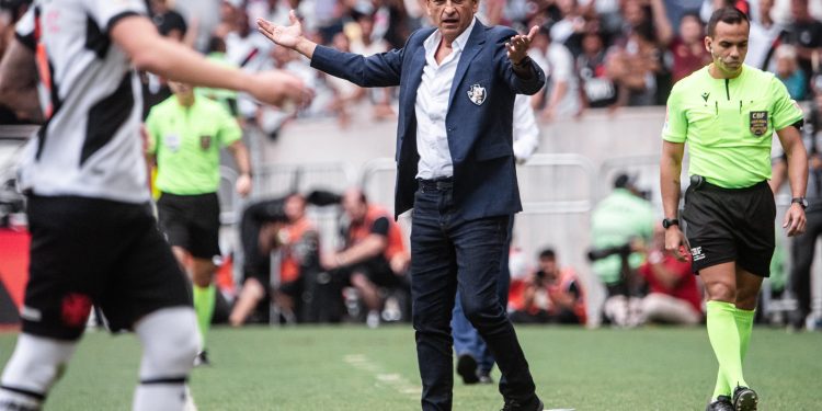 Jogador importante para o Vasco não deverá entrar em campo contra o Internacional