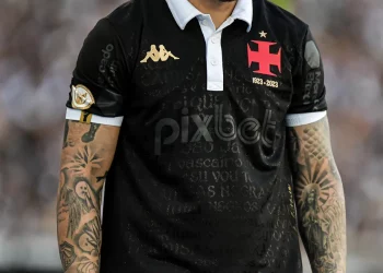 Vasco promove leilão em prol de crianças e adolescentes de comunidades