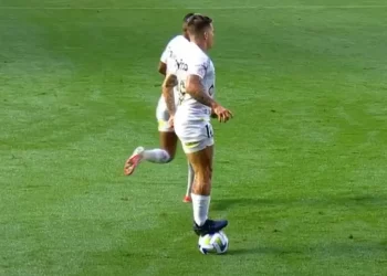 Jean Lucas chama atenção de Soteldo após polêmica contra o Vasco: “Não é momento”