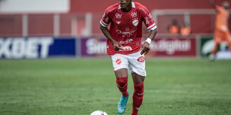 Confira lances de Rodrigo Gelado, lateral especulado no Vasco