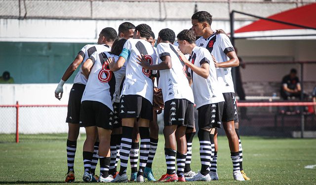 Vasco contrata meia pensando no futuro