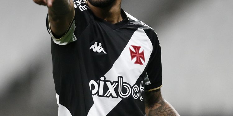 Vasco: Quem será o substituto de Paulinho contra o Fortaleza? Veja opções