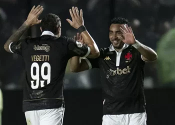 Vasco: Medel sofre amarelo e vai jogar contra o Cruzeiro - Papo na Colina -  Notícias do Vasco da Gama