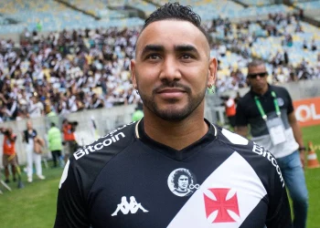 Jogador do Flamengo elogia Payet, camisa 10 do Vasco