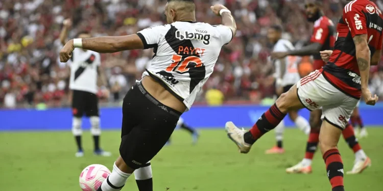 Jogador do Flamengo elogia Payet, do Vasco