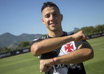 Jogador muito contestado no Vasco deve ser titular na próxima partida