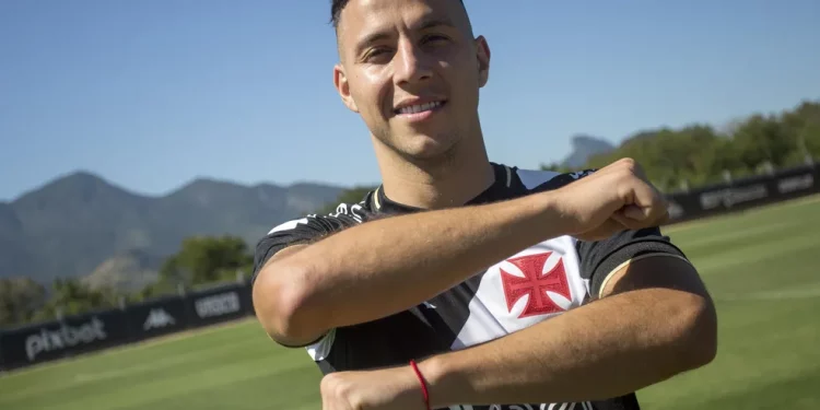 Jogador muito contestado no Vasco deve ser titular na próxima partida