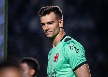 Preocupante! Vasco terá 10 jogadores pendurados contra o Fortaleza