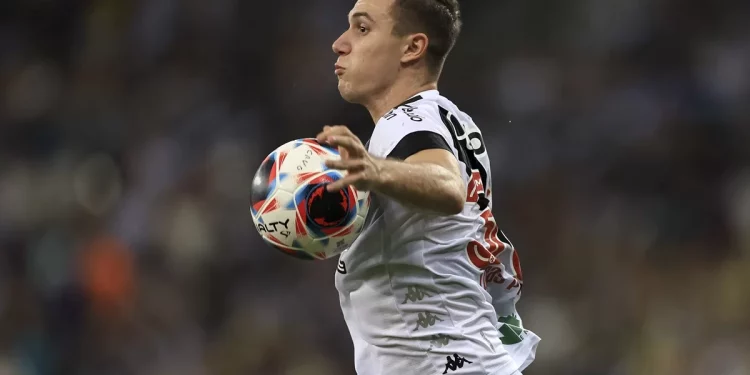 Lucas Piton: Corinthians pressiona Vasco por falta de pagamento