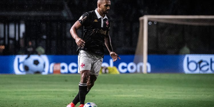 Paulo Henrique dá volta por cima e faz boa partida pelo Vasco; veja números
