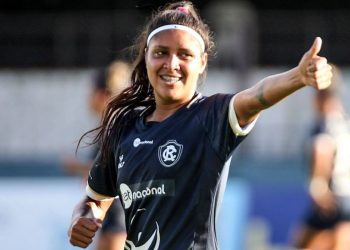 Vasco contrata mais uma atacante para o futebol feminino