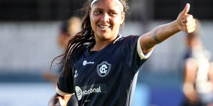 Vasco contrata mais uma atacante para o futebol feminino