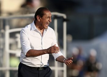 Vasco tem dois retornos importantes contra o Flamengo